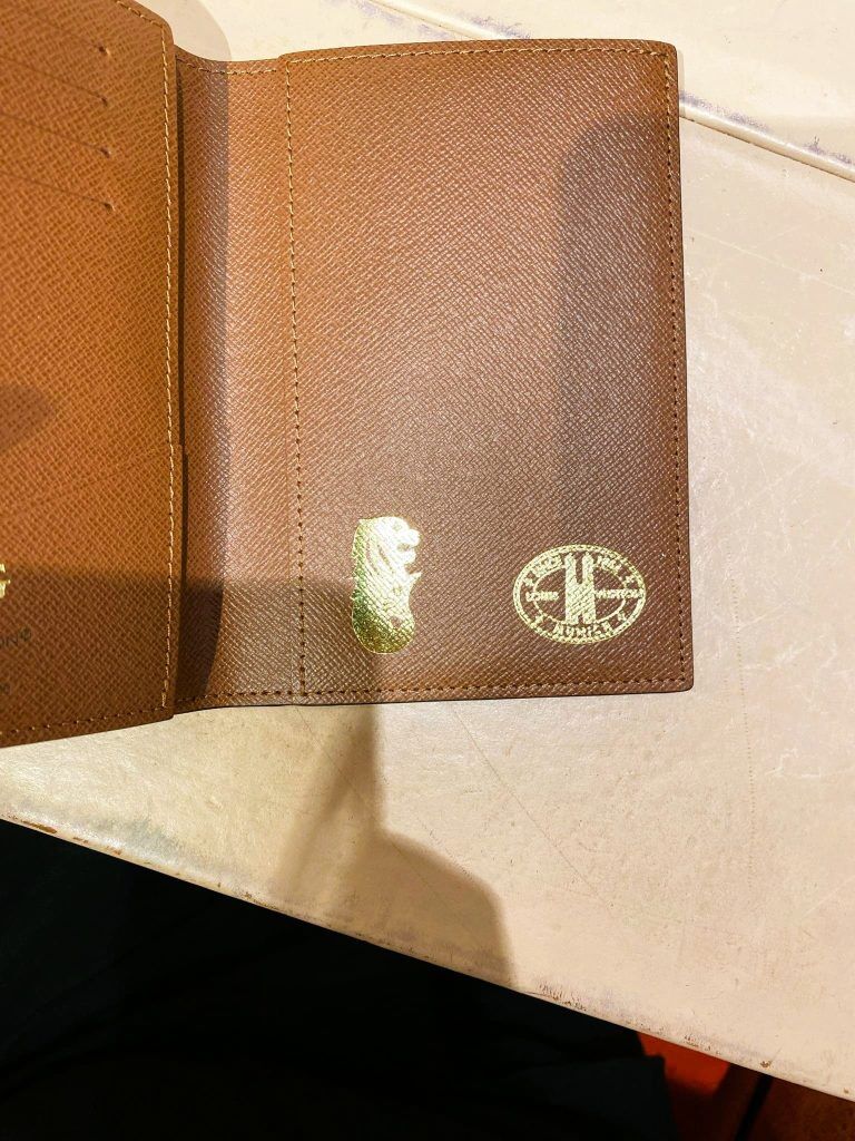 Louis Vuitton Passport Cover mit Hotstamp